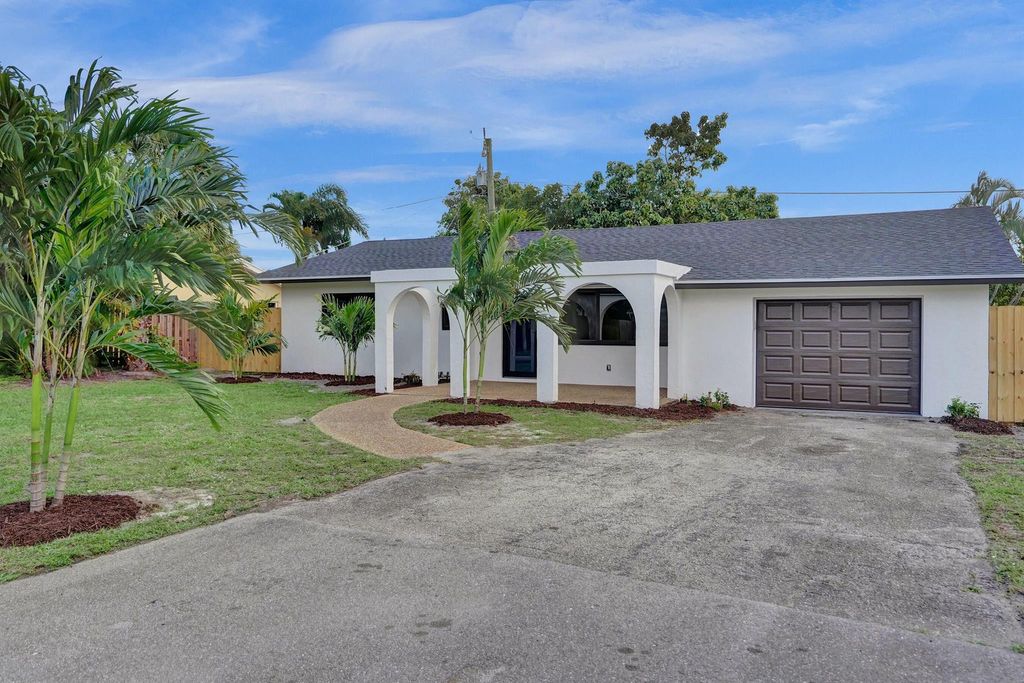 Photo of 728 Heron Drive, Delray Beach, FL 33444 (MLS # R11080300)