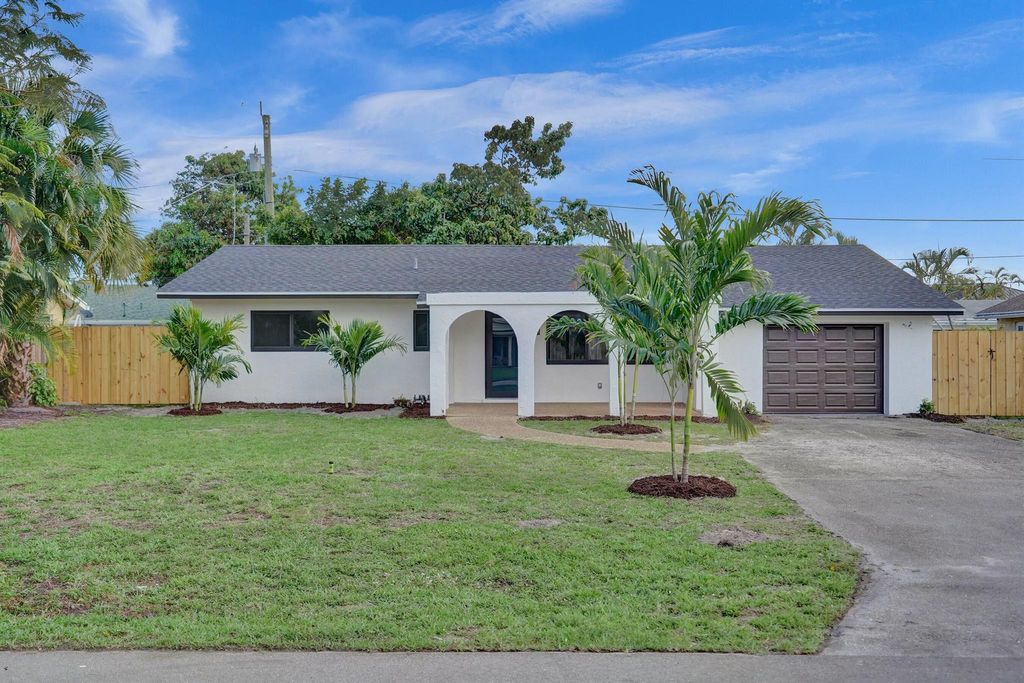 Photo of 728 Heron Drive, Delray Beach, FL 33444 (MLS # R11080300)