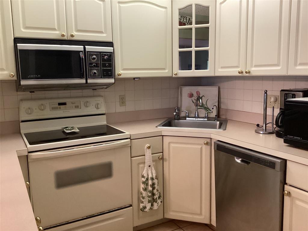 439 Pine Glen Ln D-1