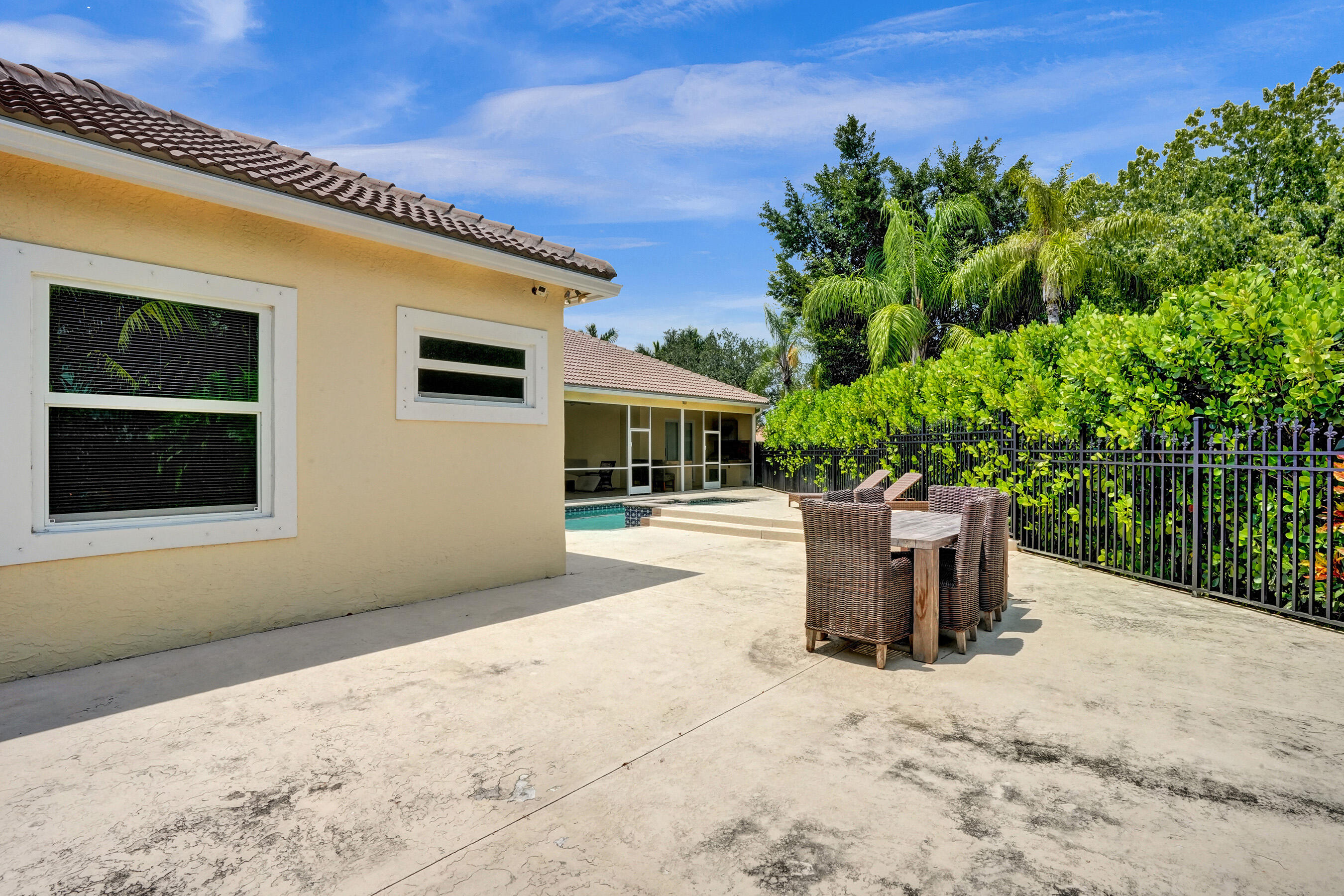 WELLINGTON AERO CLUB OF THE LANDINGS AT WELLINGTON - Residential Lease