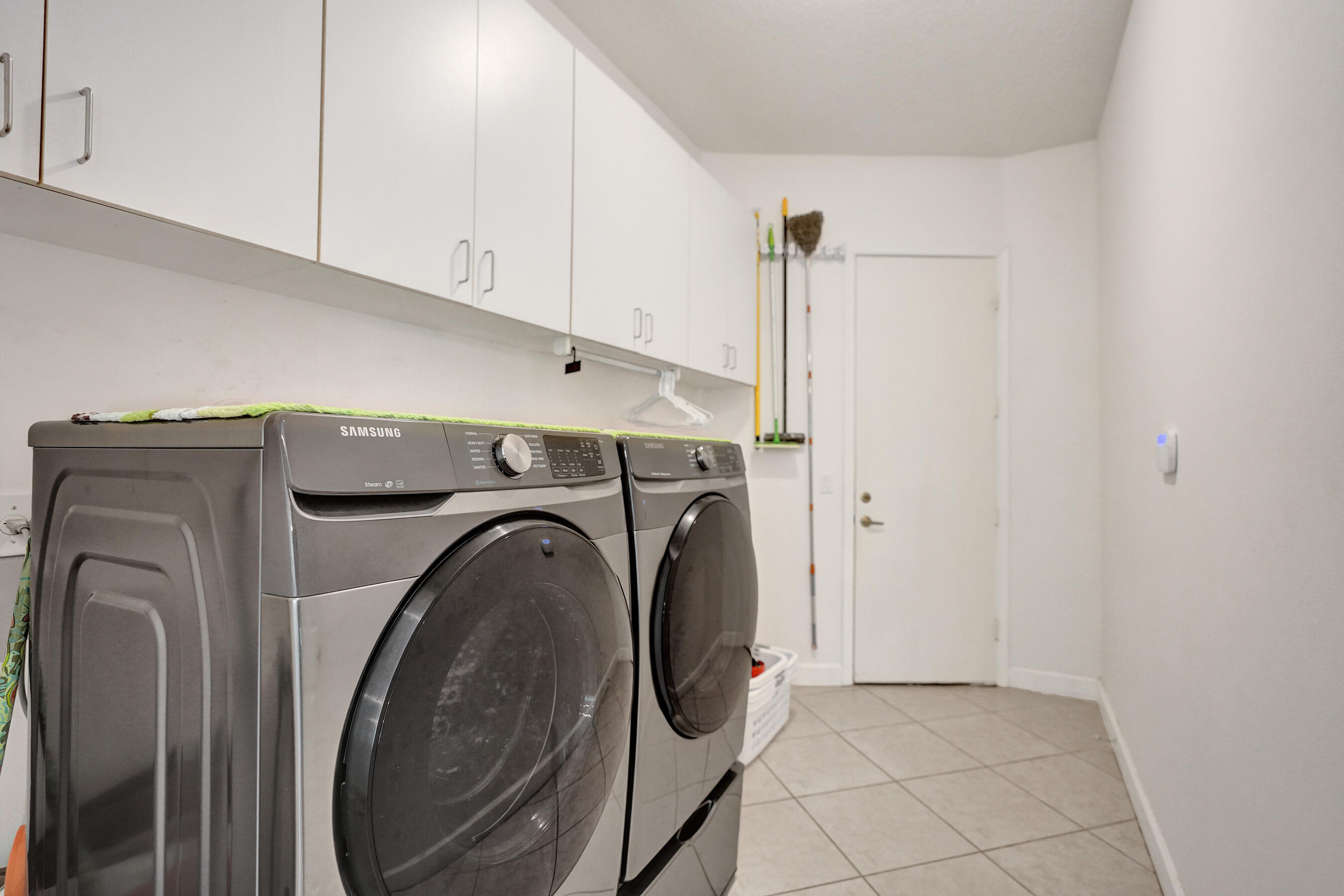 WELLINGTON AERO CLUB OF THE LANDINGS AT WELLINGTON - Residential Lease