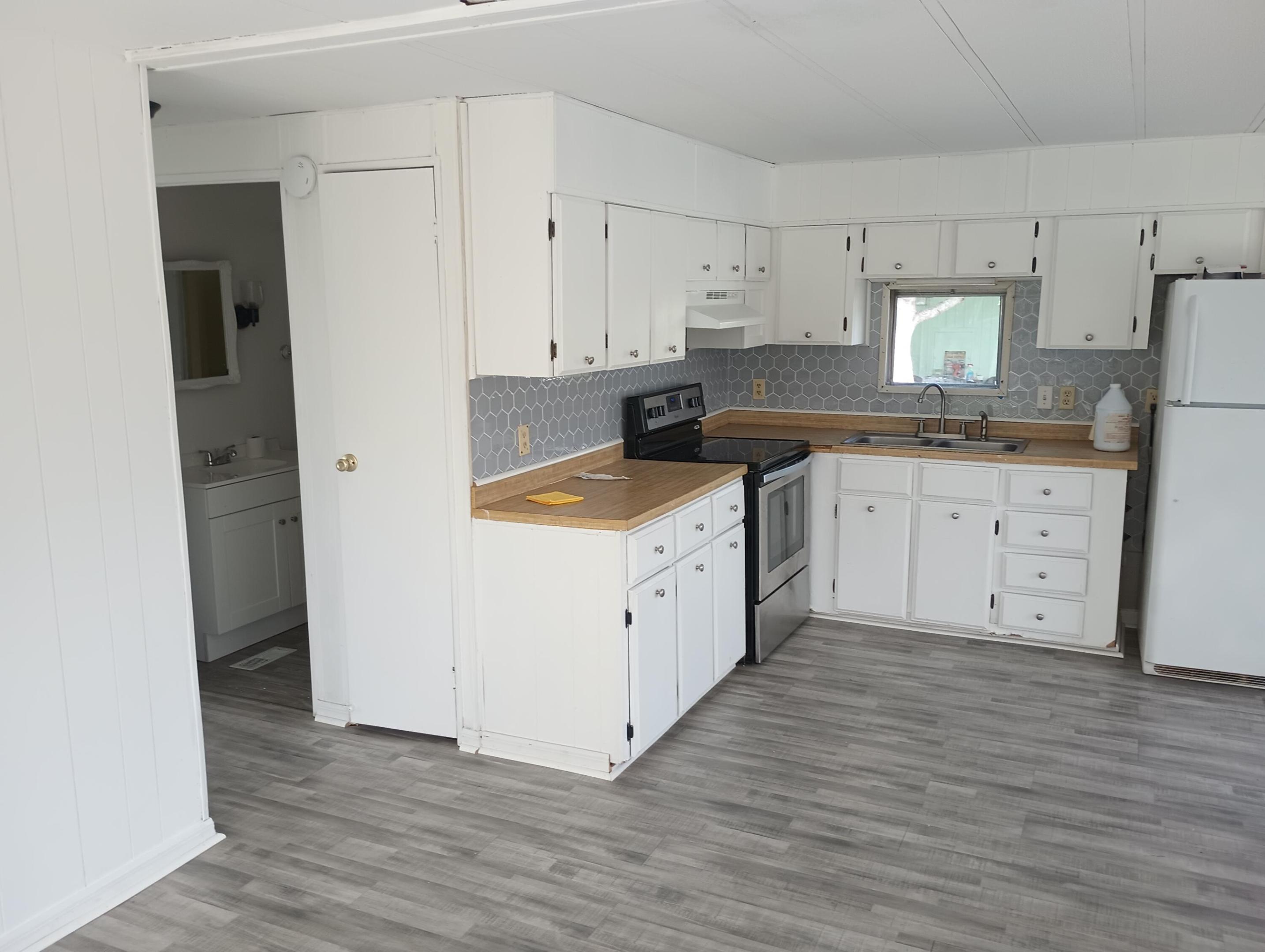 Spanish Lakes Riverfront - Residential