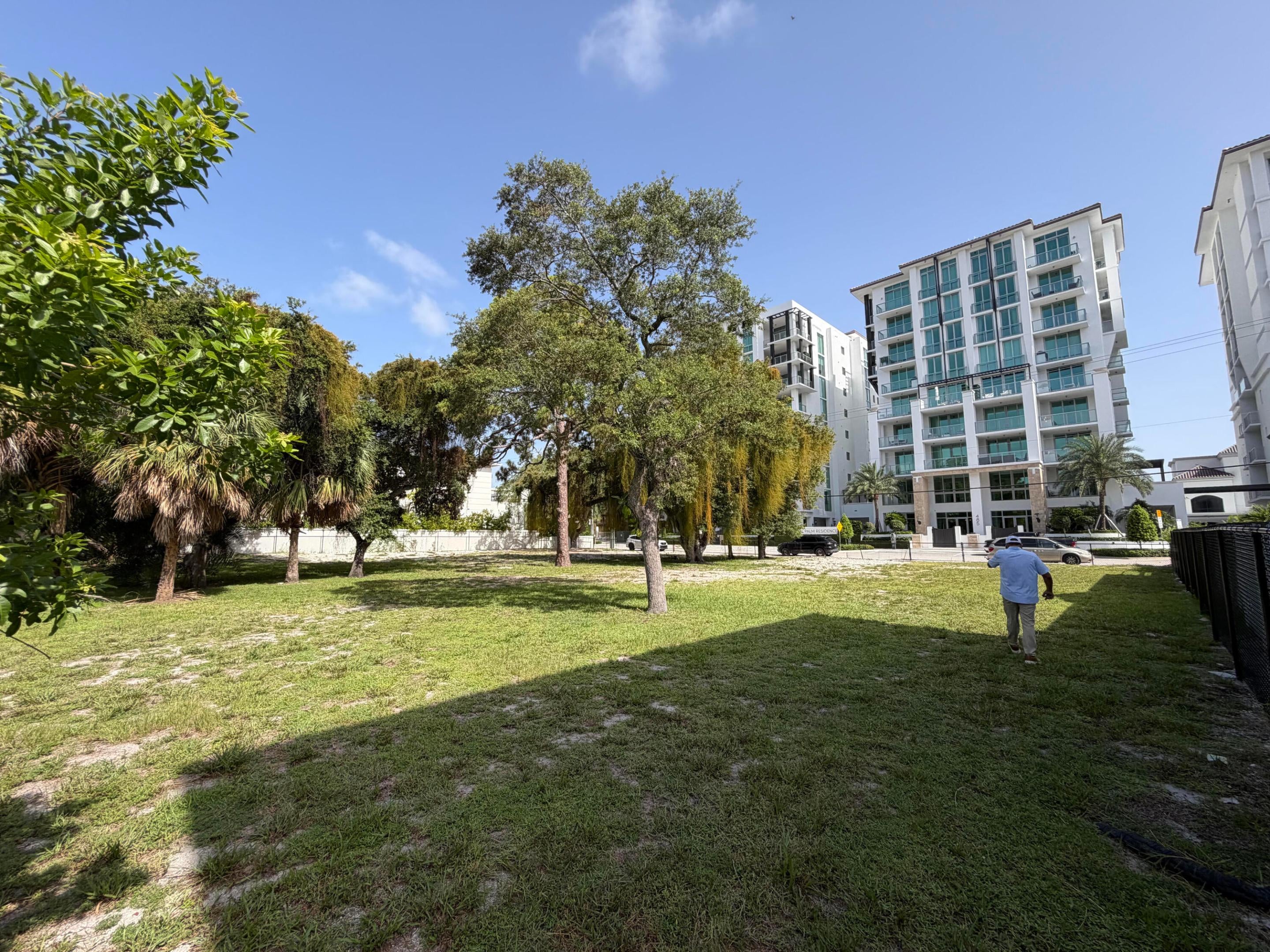 View photos, virtual tours, details... 450-468 E Royal Palm Road