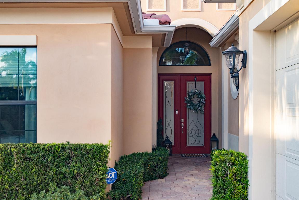 6760 Fox Hollow Drive