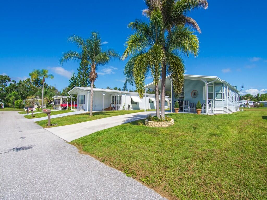 Photo of 5 Oliva Road, Port Saint Lucie, FL 34952 (MLS # B26081165)