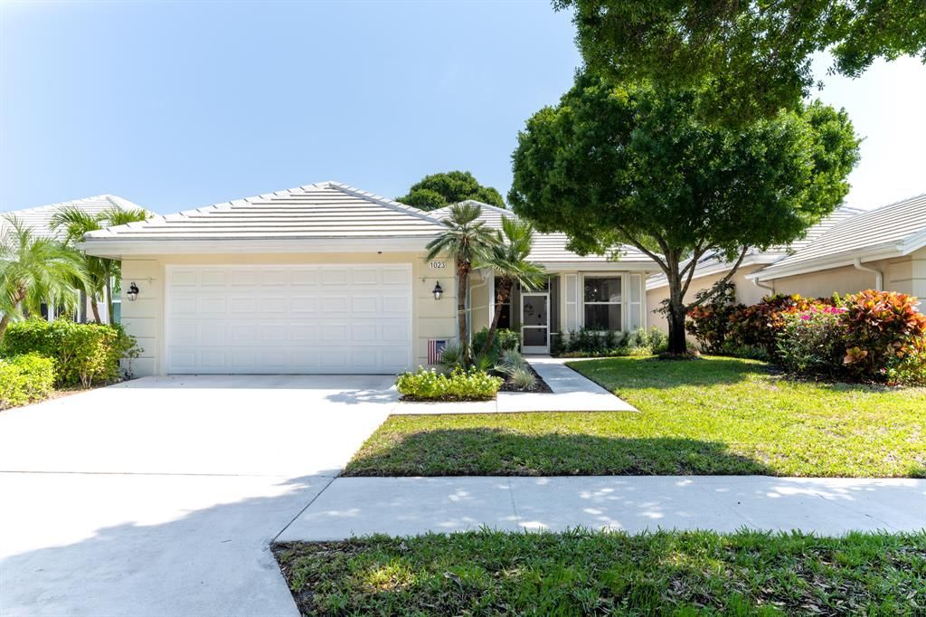 Photo of 1023 Bedford Avenue, Palm Beach Gardens, FL 33403 (MLS # R10877028)