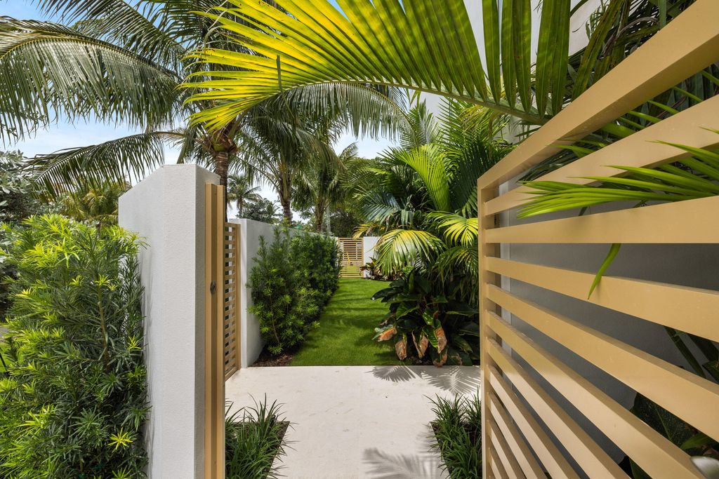 Photo of 800 Bond Way, Delray Beach, FL 33483 (MLS # R11119519)