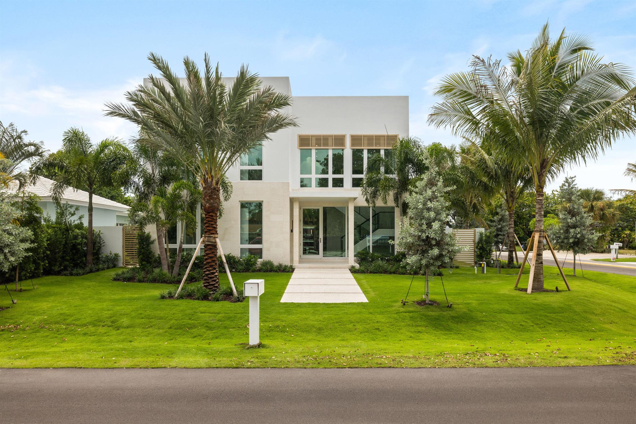 800 Bond Way
