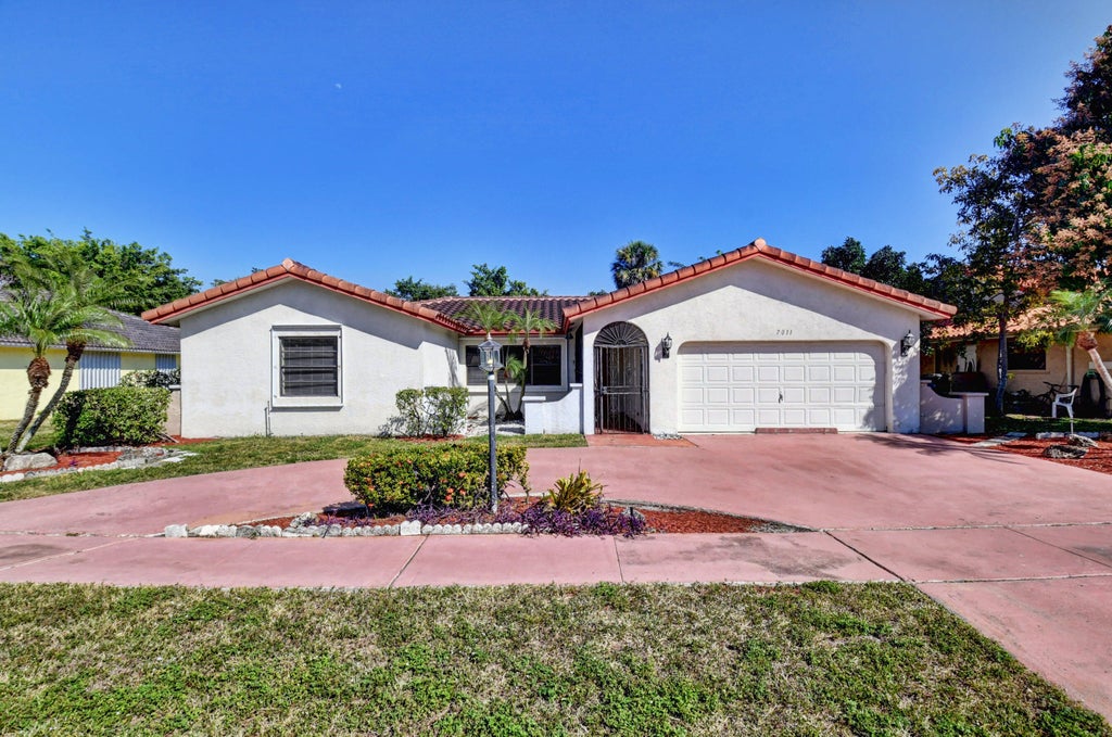 Photo of 7011 San Sebastian Circle, Boca Raton, FL 33433 (MLS # B26092649)