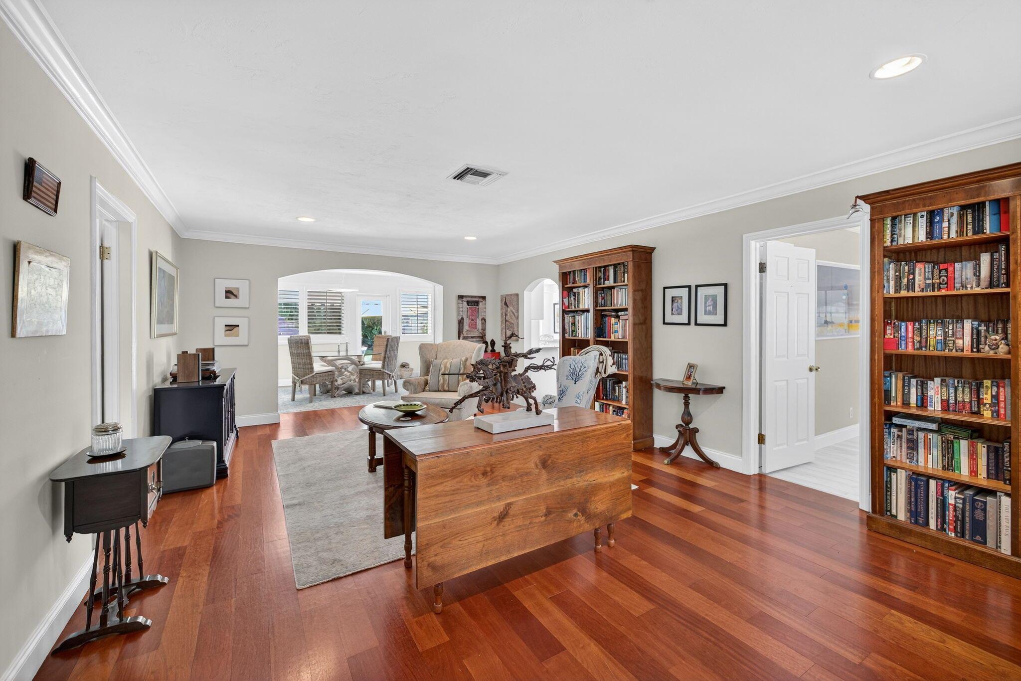 NORTHRIDGE - Residential