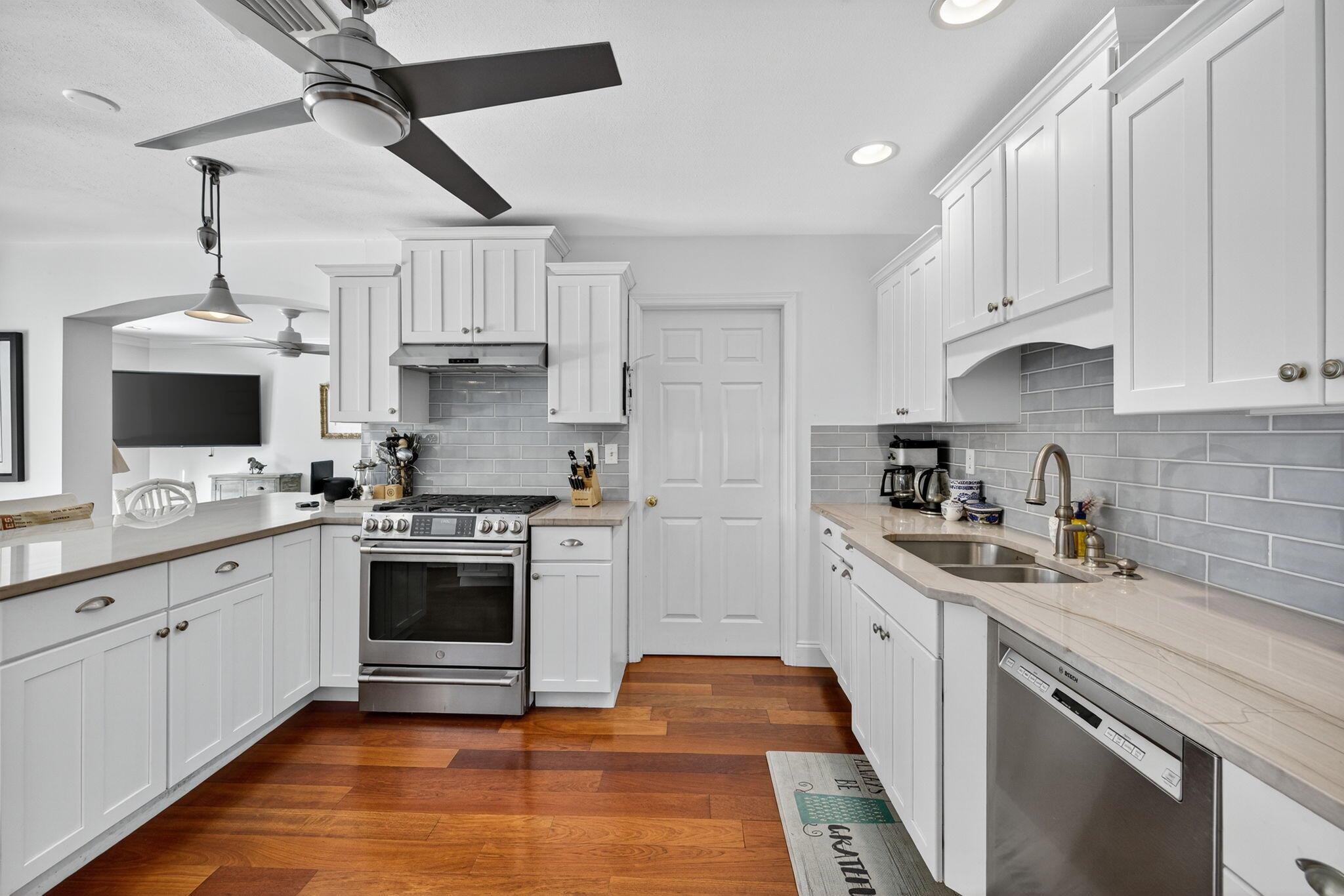 NORTHRIDGE - Residential