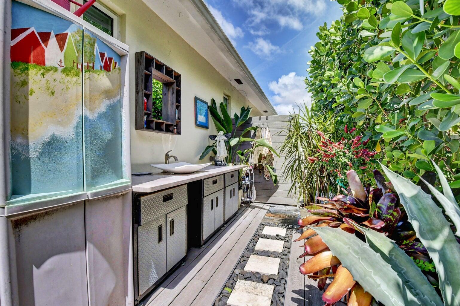 NORTHRIDGE - Residential