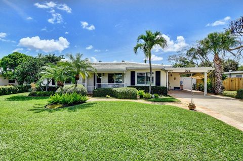 222 S Seacrest Circle Delray Beach FL 33444
