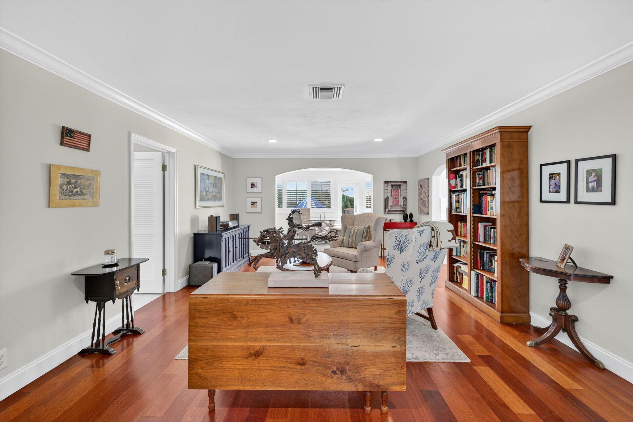 NORTHRIDGE - Residential