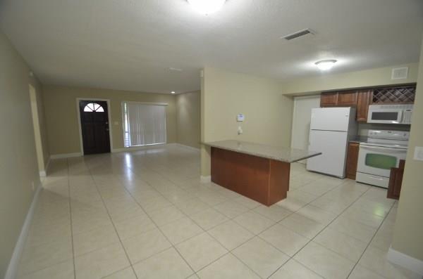 Hollywood Hills 6-22 B - Residential Lease