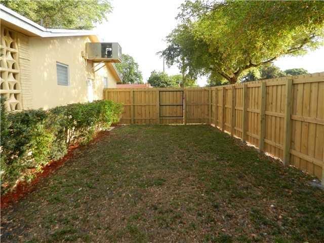 Hollywood Hills 6-22 B - Residential Lease