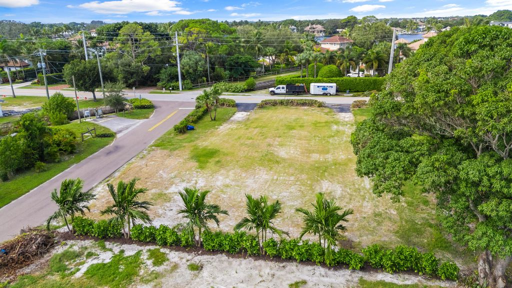 Photo of 325 W Riverside Drive, Jupiter, FL 33469 (MLS # R11016502)