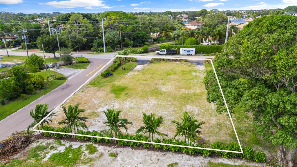 Photo of 325 W Riverside Drive, Jupiter, FL 33469 (MLS # R11016502)