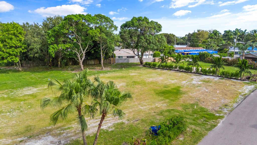 Photo of 325 W Riverside Drive, Jupiter, FL 33469 (MLS # R11016502)