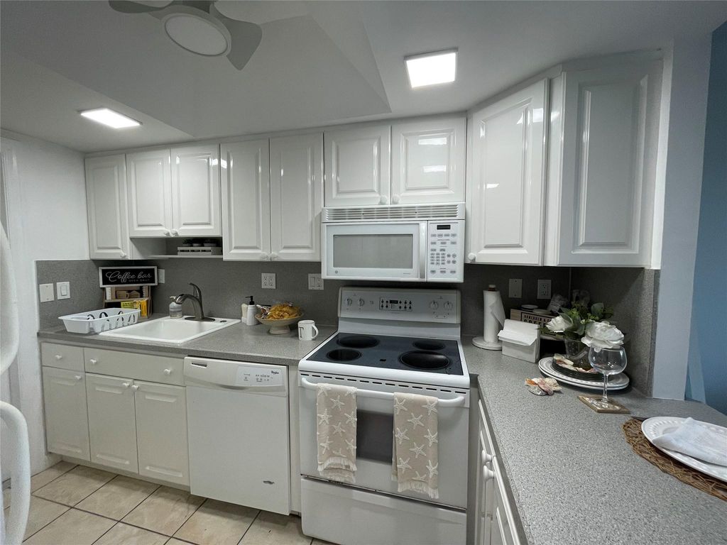 Photo of 333 NE 21st Avenue #208, Deerfield Beach, FL 33441 (MLS # F10455530)