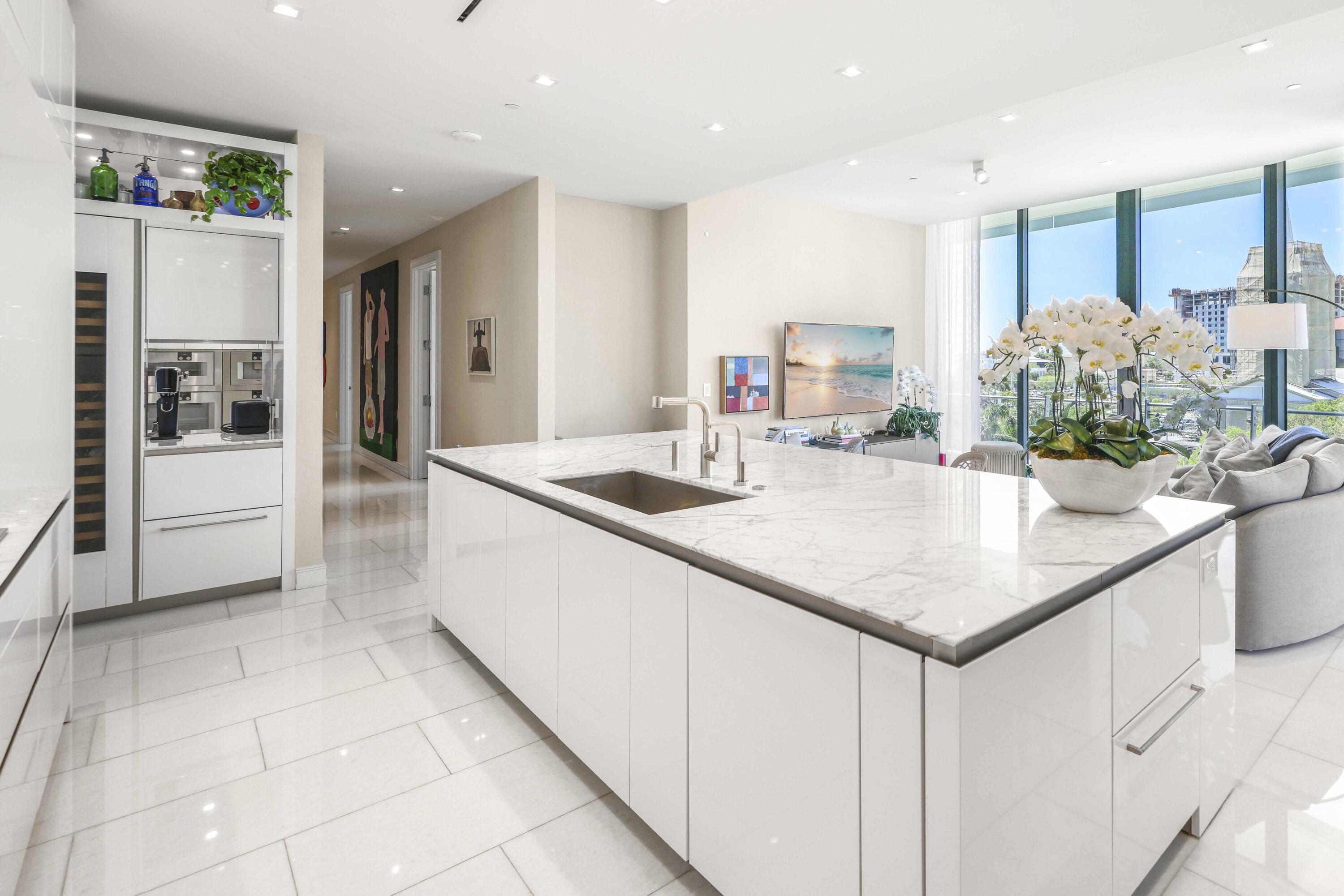 BRISTOL CONDO - Residential