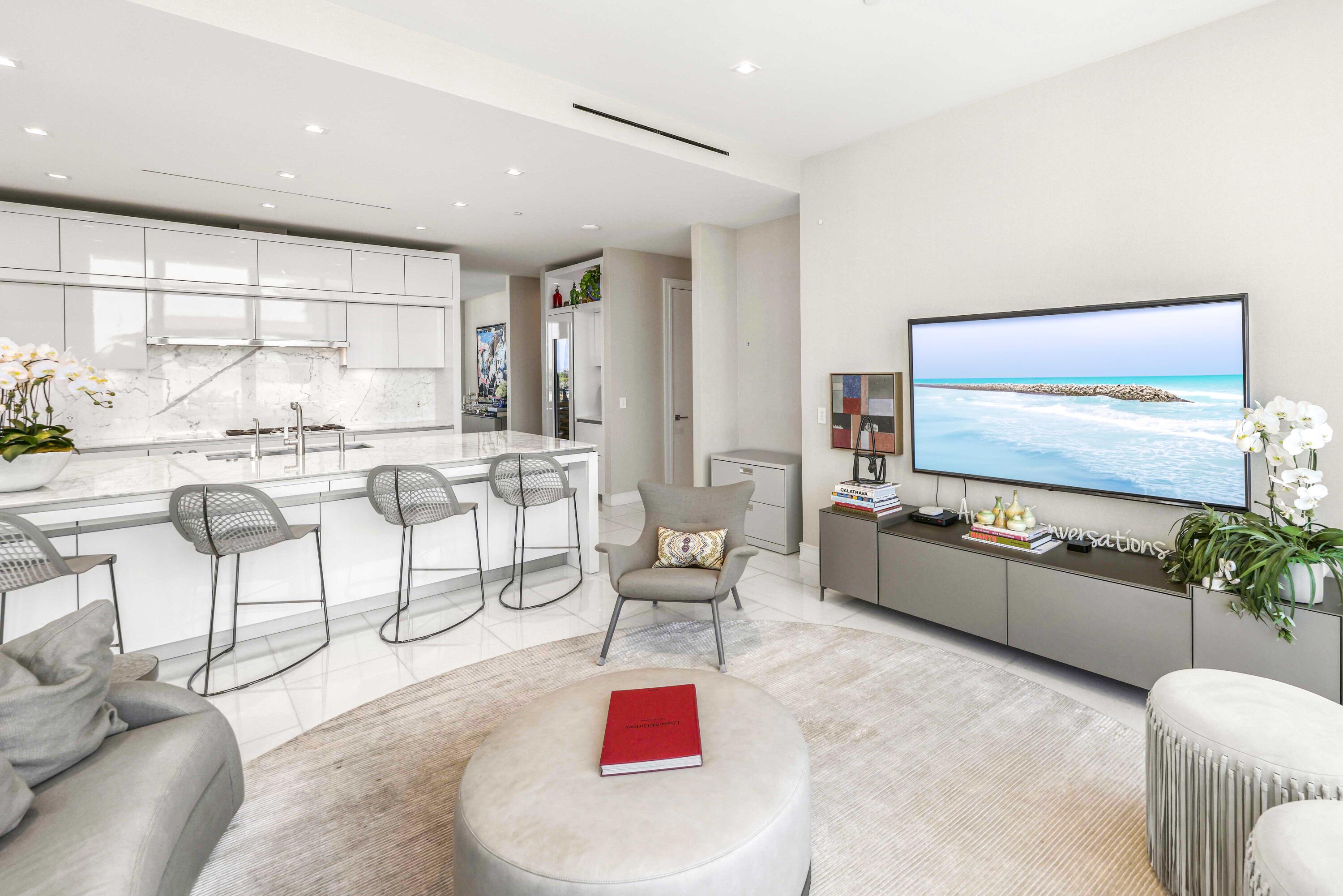 BRISTOL CONDO - Residential