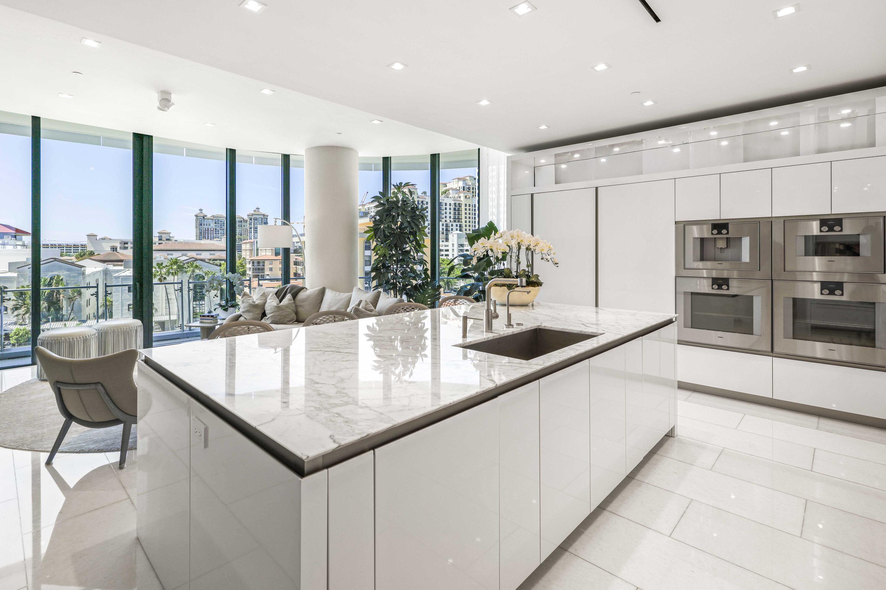 BRISTOL CONDO - Residential