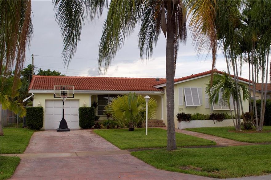 Beautiful single-family home w/ updated Roof, Kit & Baths (2013). Close to YMCA, MRH, J DiMaggio, Publix, Target, TY Park, Trains. Avail July 1st. Tenant pays for H20, Garbage & Electric Bill, own renter's insurance (if deemed necessary).  Landlord pays for pty taxes & home ins.  Maint. of Landscape/Lawn Exps subject for negotiation.  PETS: No dangerous breeds,under 30 lbs ok w approval. Pet dep $250. Tenant Screening $50. VIEW BY APPT ONLY W RENTAL APPLICATION SUBMITTED. DO NOT DISTURB CURRENT TENANT!