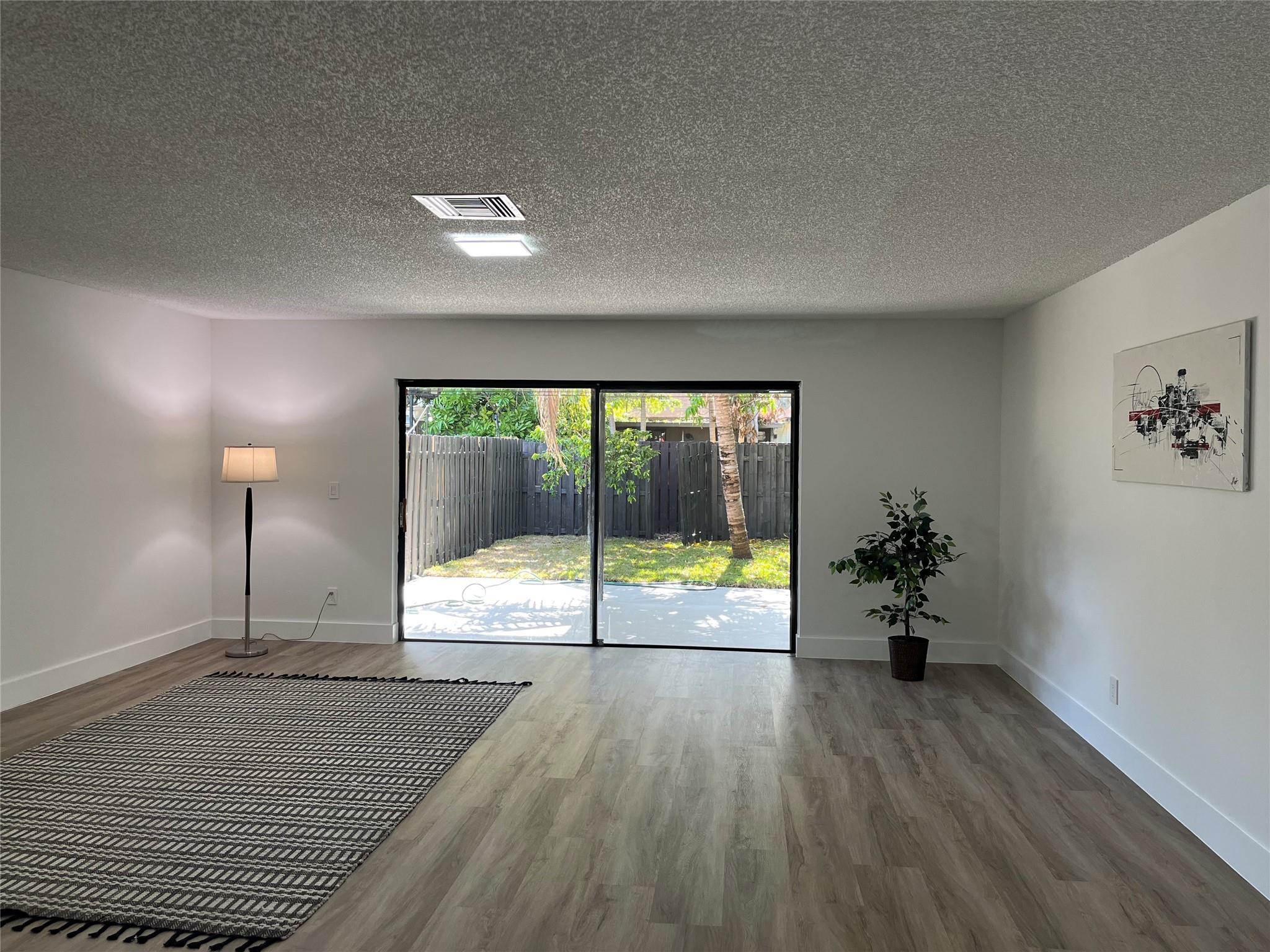 7427 NW 34th St 7427