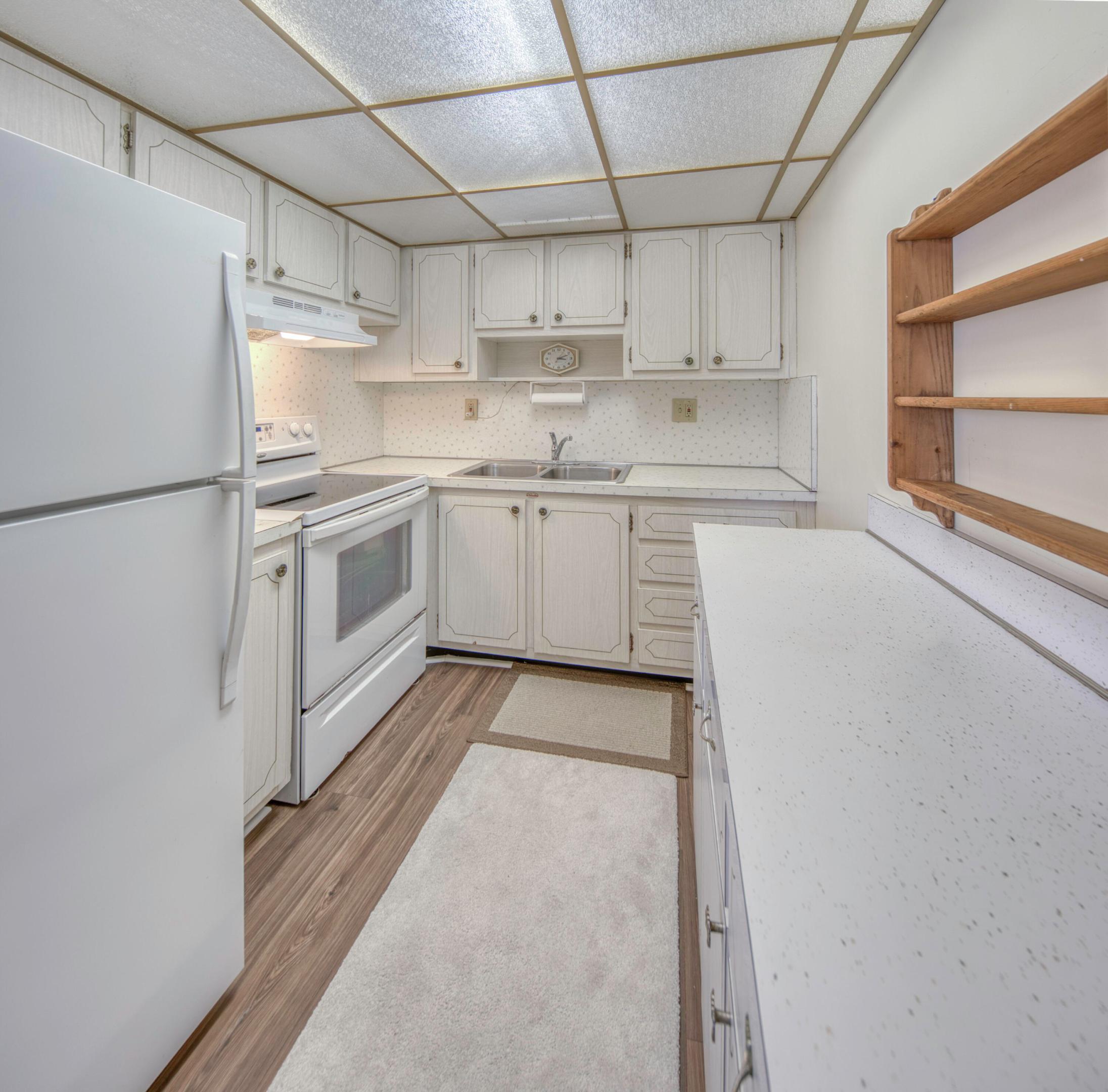 LAKESIDE POINT APT 14 CONDO - Residential