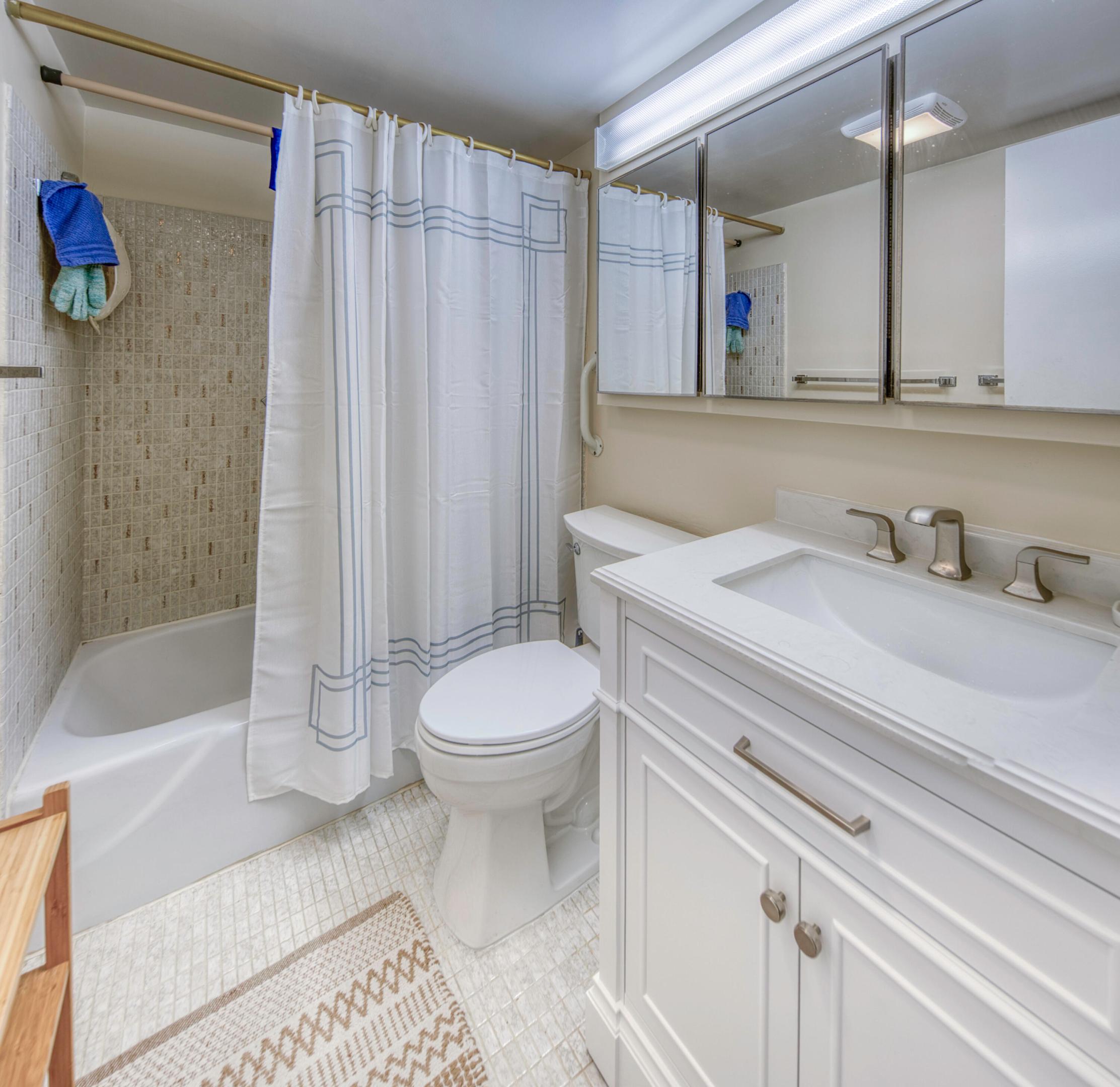 LAKESIDE POINT APT 14 CONDO - Residential