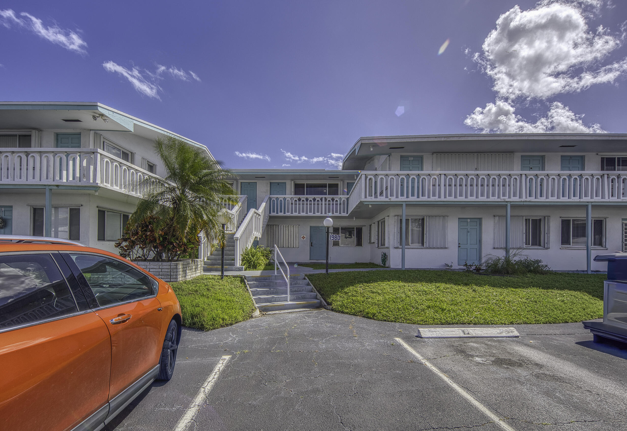 LAKESIDE POINT APT 14 CONDO - Residential