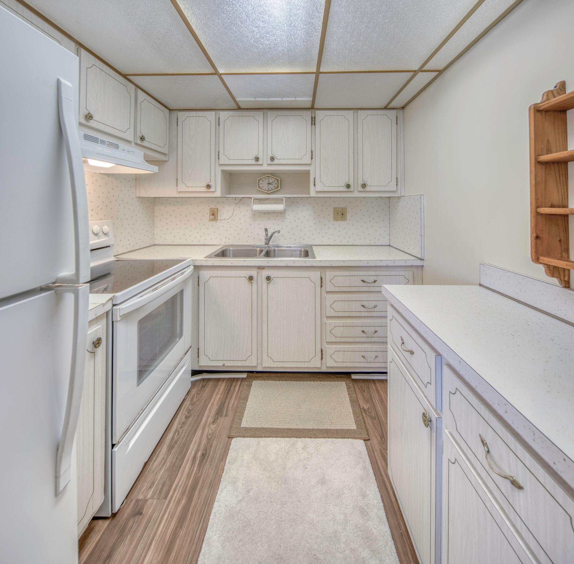 LAKESIDE POINT APT 14 CONDO - Residential