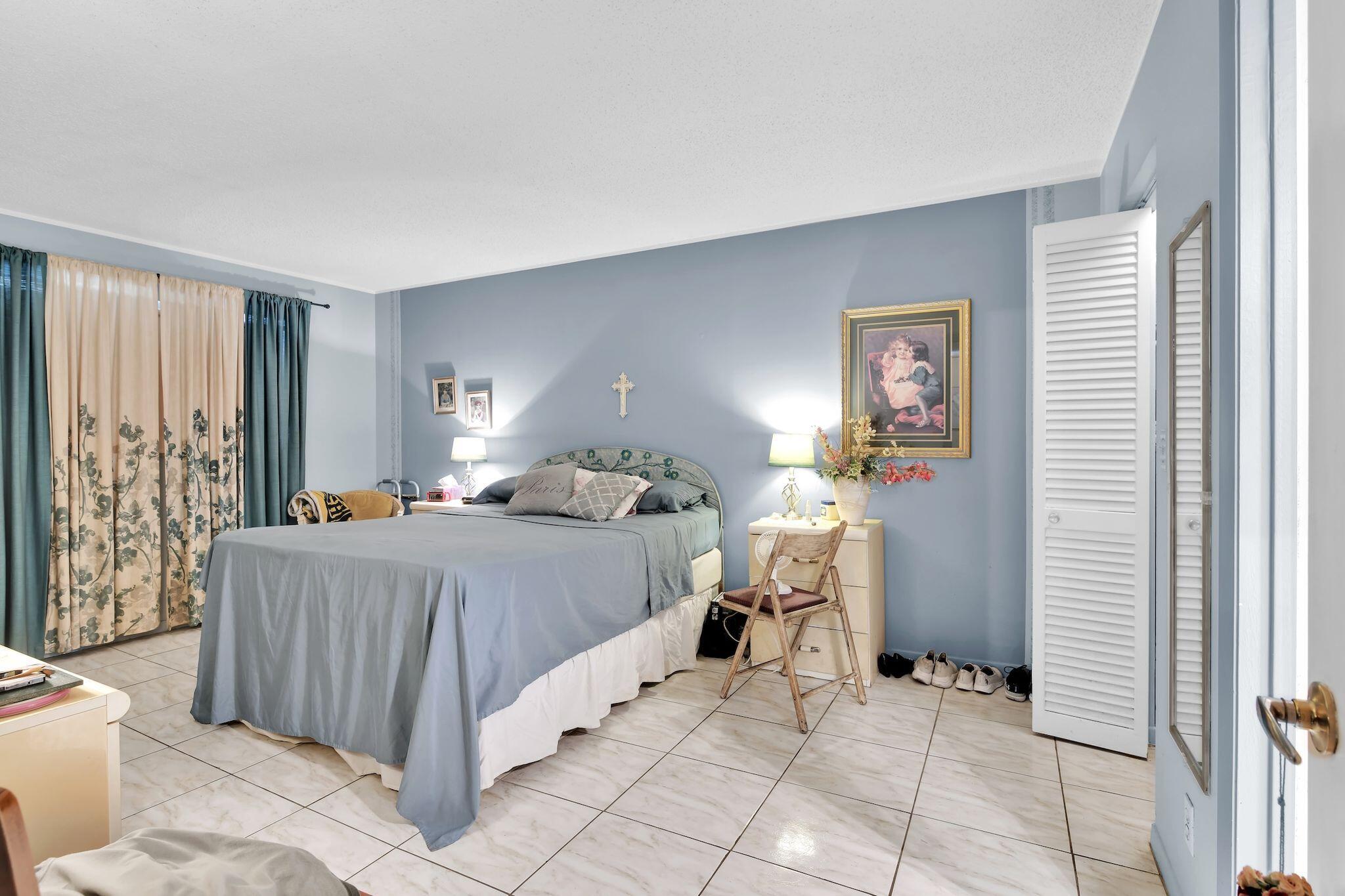 LAKESIDE VILLAGE CONDO 10 - Residential