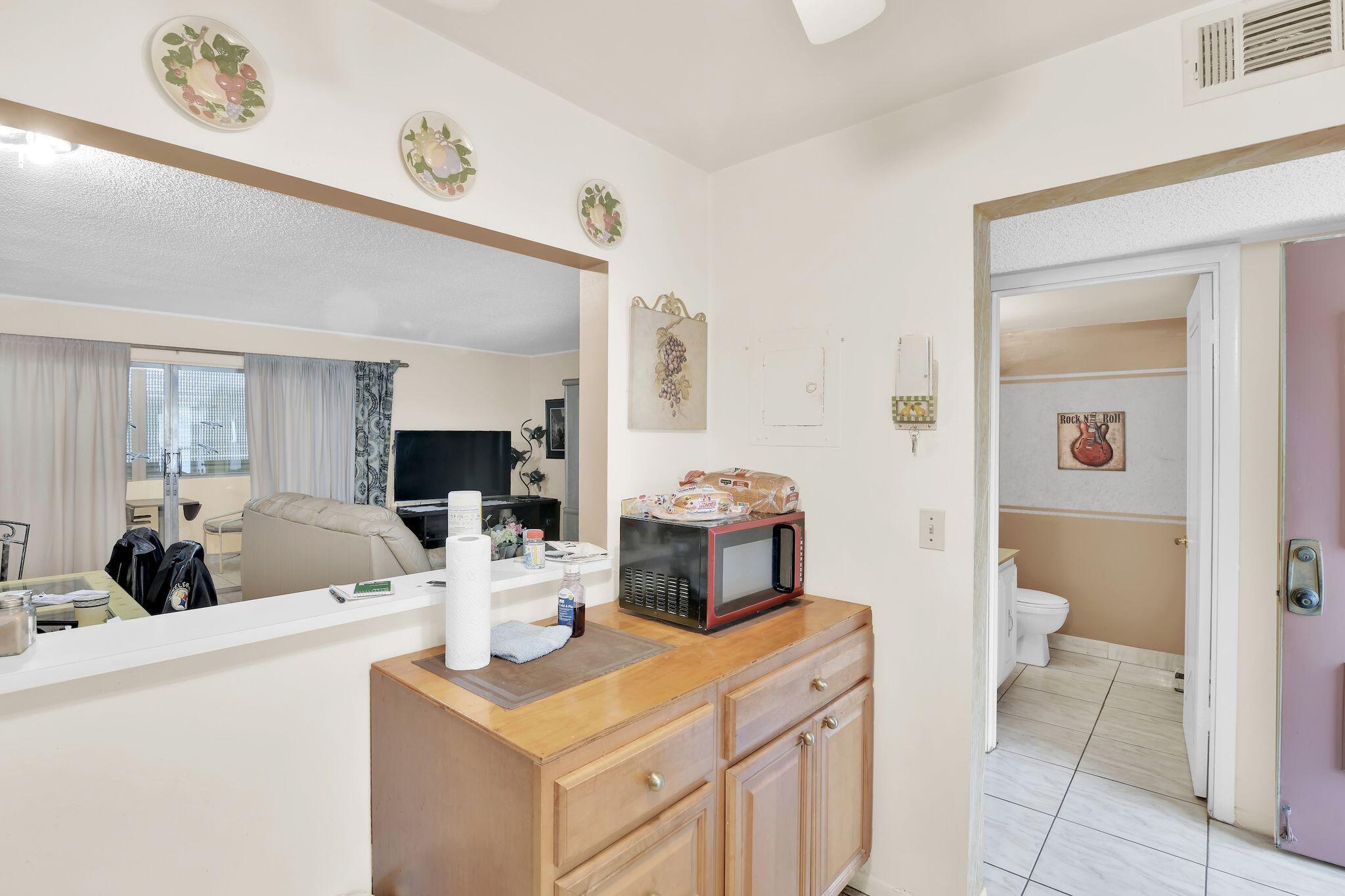 LAKESIDE VILLAGE CONDO 10 - Residential