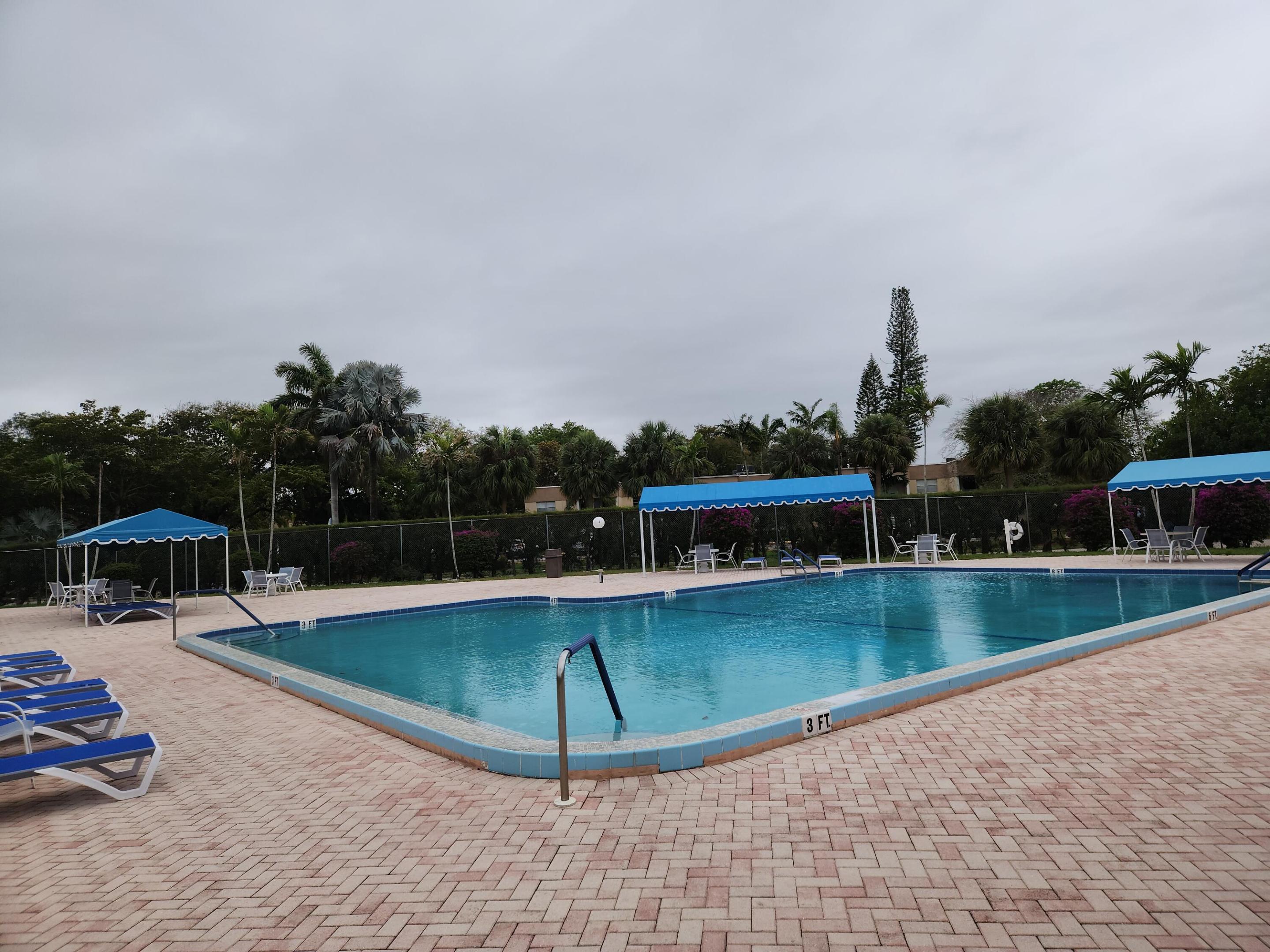 LAKESIDE VILLAGE CONDO 10 - Residential