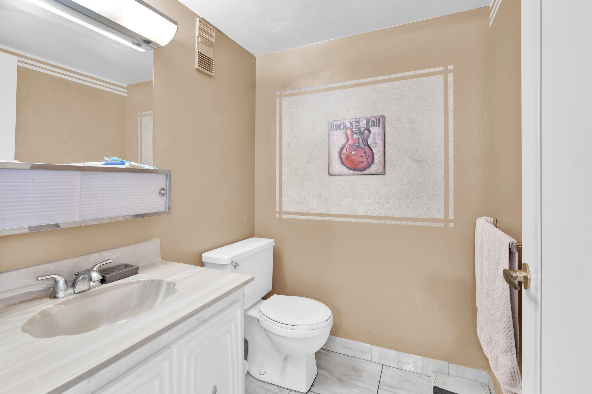 LAKESIDE VILLAGE CONDO 10 - Residential