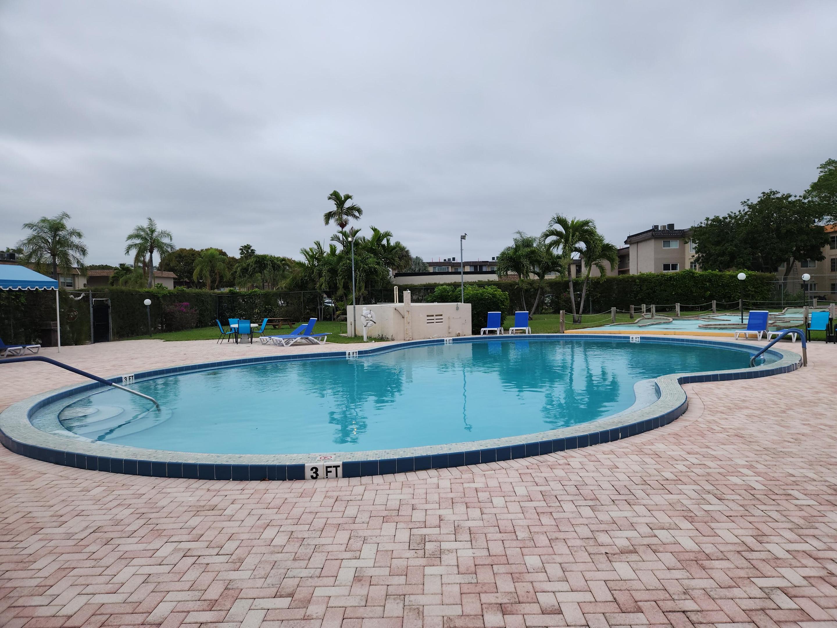 LAKESIDE VILLAGE CONDO 10 - Residential