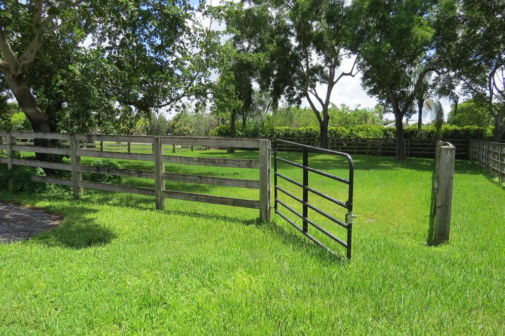 SADDLE TRAIL PARK OF WELL - Residential