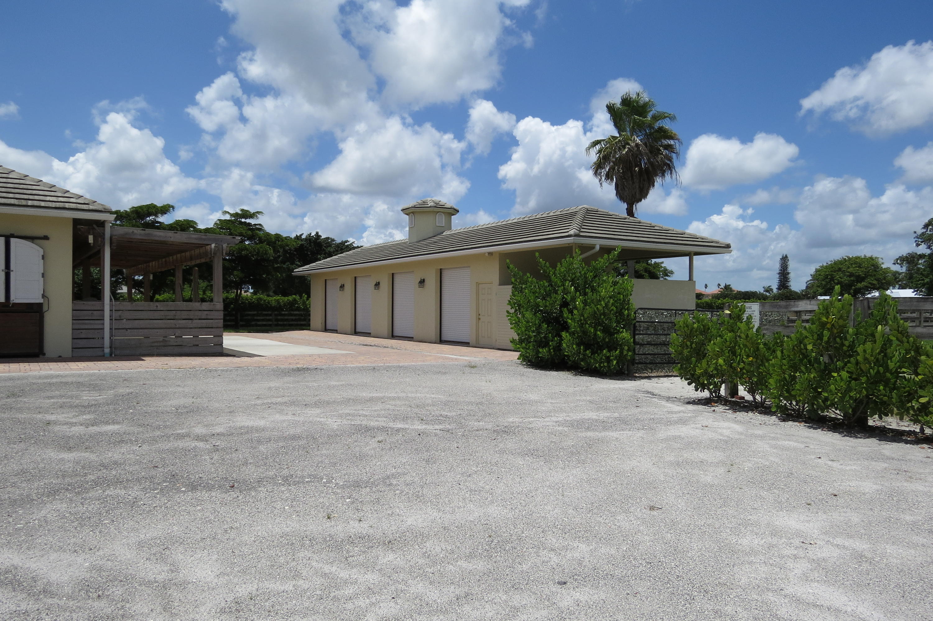 SADDLE TRAIL PARK OF WELLINGTON - Residential