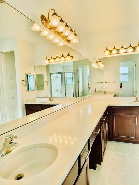 Valencia Grove, Riverland - Residential