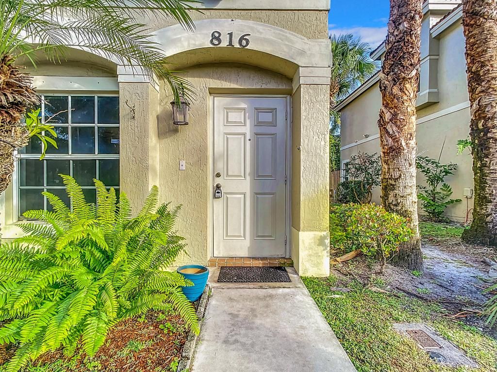Photo of 816 Summit Lake Drive, West Palm Beach, FL 33406 (MLS # R10949541)