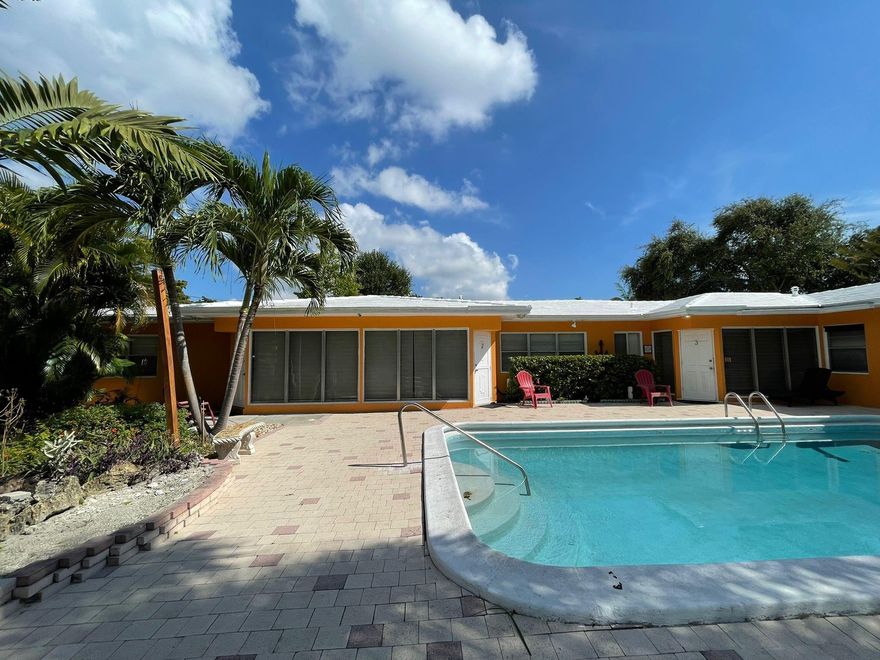 One bedroom apartment located in the quiet community of Lake Ridge in East Fort Lauderdale. Gated community with onsite pool and laundry. RENT INCLUDES WATER/SEWER/TRASH/LAWN. Close to services, Galleria Mall, restaurants, gyms, cafes, Downtown and FT Beach. 2 assigned parking space plus ample parking for guests. RAPID APPROVAL. RentSpree online application