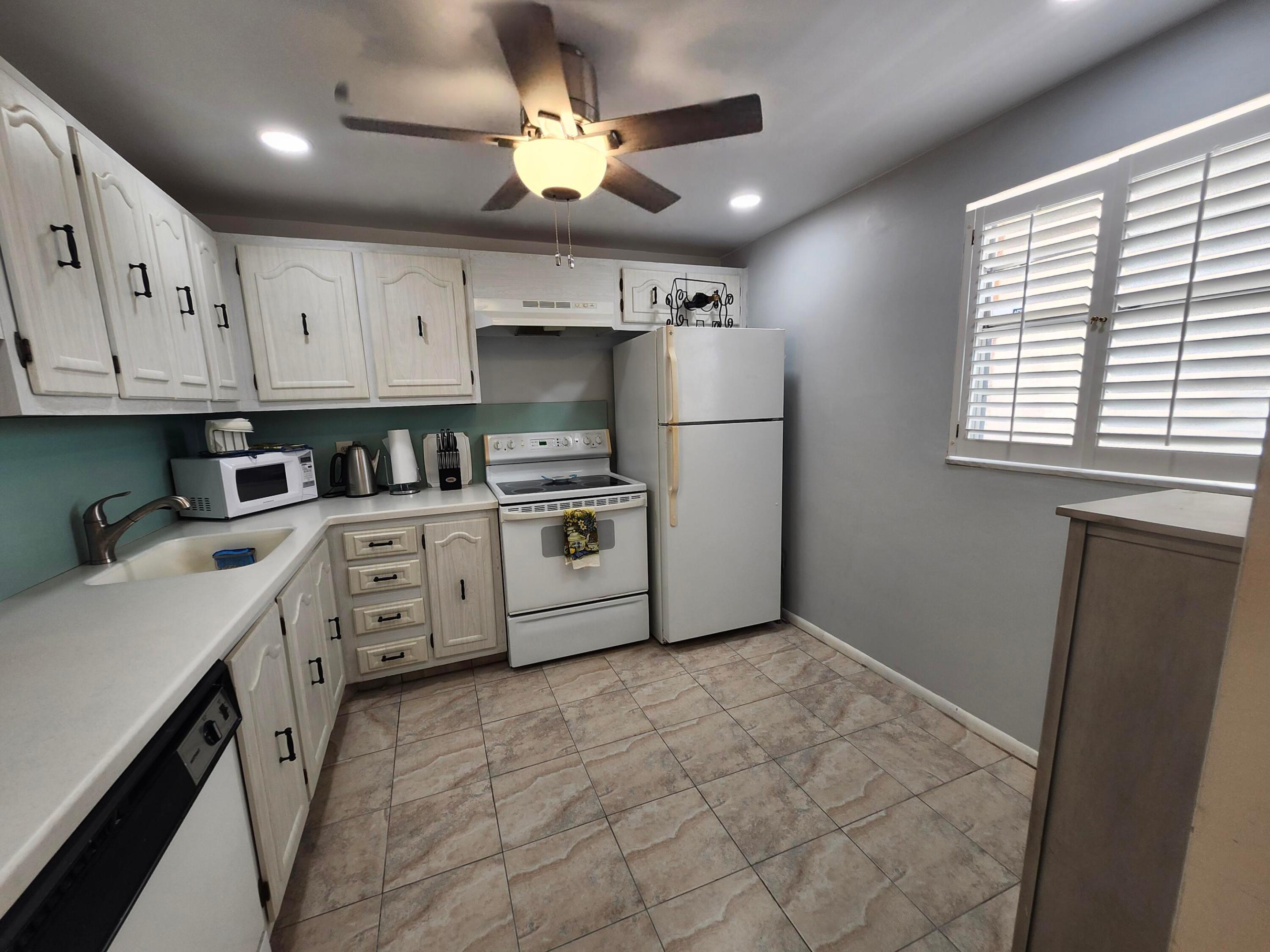 Village Royale Emerald Green - Residential