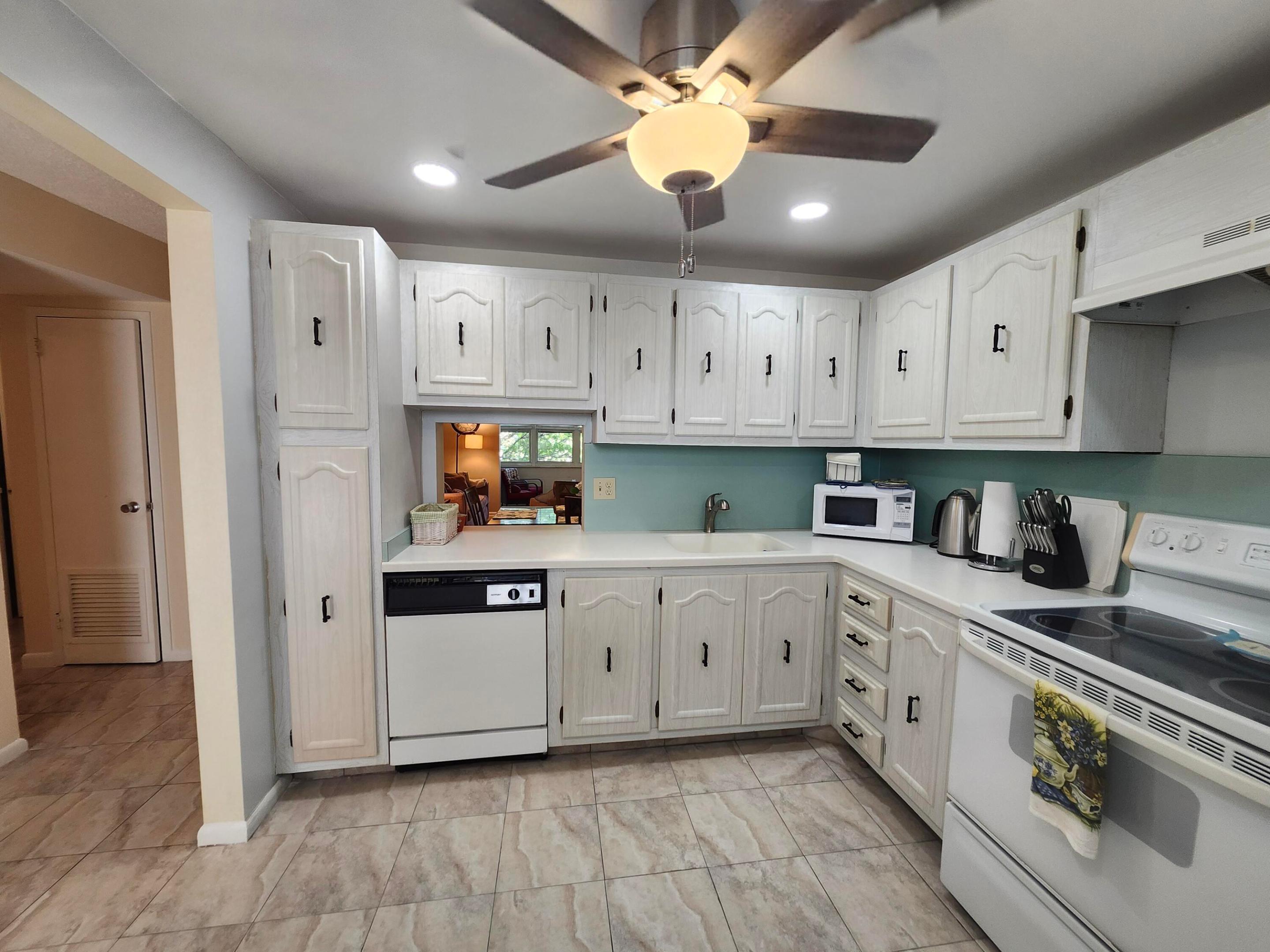 Village Royale Emerald Green - Residential