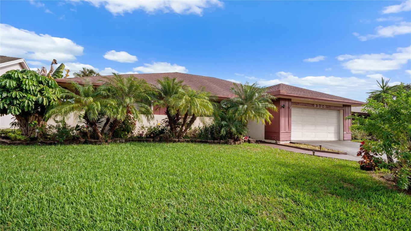 3220 NW 95th Terrace, Sunrise, FL, 33351/$579,900 2 3220 NW 95th Terrace