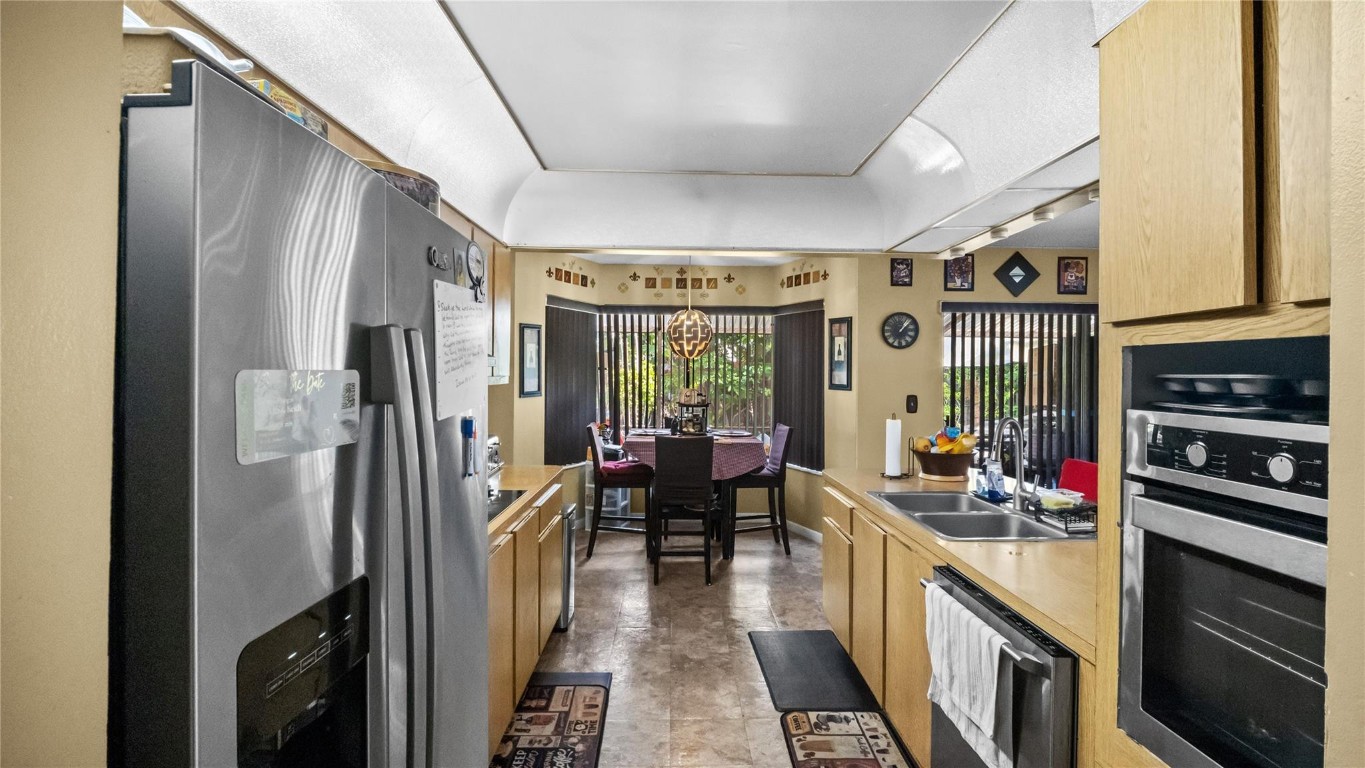 3220 NW 95th Terrace, Sunrise, FL, 33351/$579,900 4 3220 NW 95th Terrace