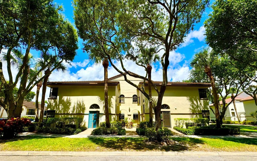 Photo of 5135 Floria Drive #E, Boynton Beach, FL 33437 (MLS # R11090962)