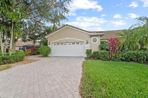 4561 Carlton Golf Drive, Lake Worth, FL MLS: R11083645