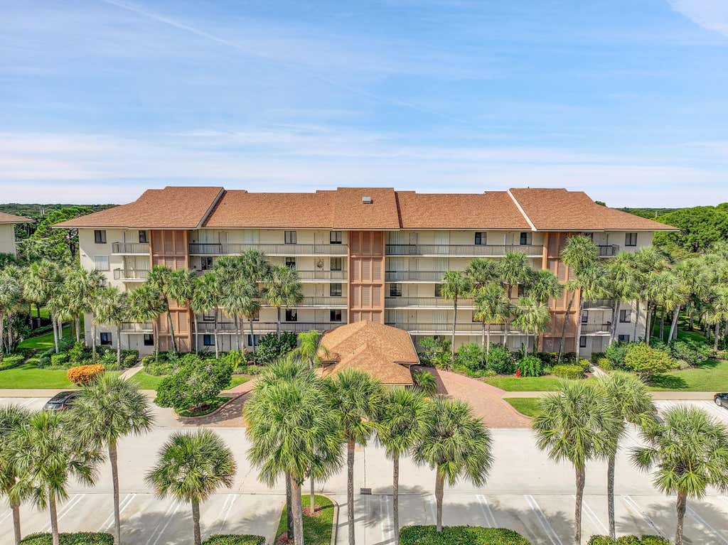 Photo of 2001 Marina Isle Way #203, Jupiter, FL 33477 (MLS # B26055508)
